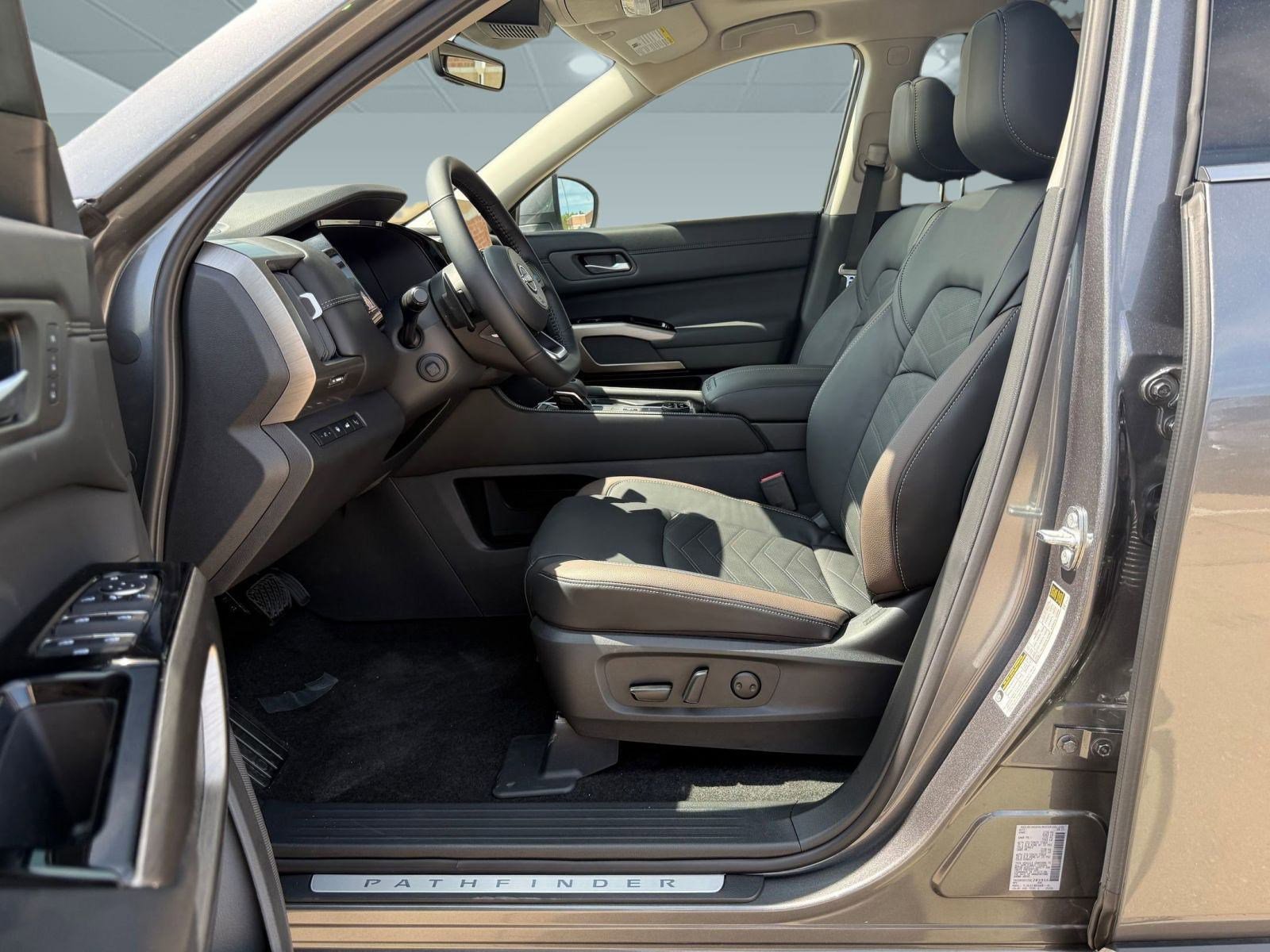 New 2025 Nissan Pathfinder Platinum image 5