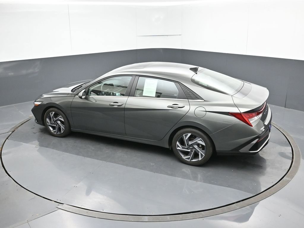 Used 2025 Hyundai Elantra Limited FWD image 48