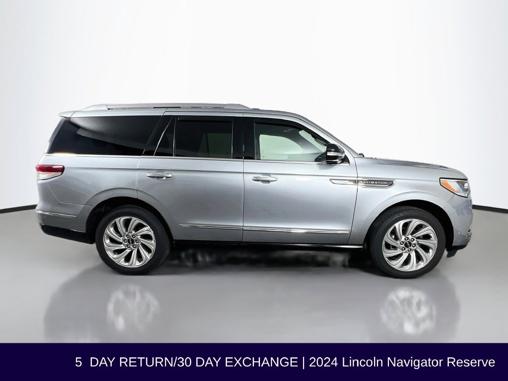 Used 2024 Lincoln Navigator Reserve AWD/4WD image 9