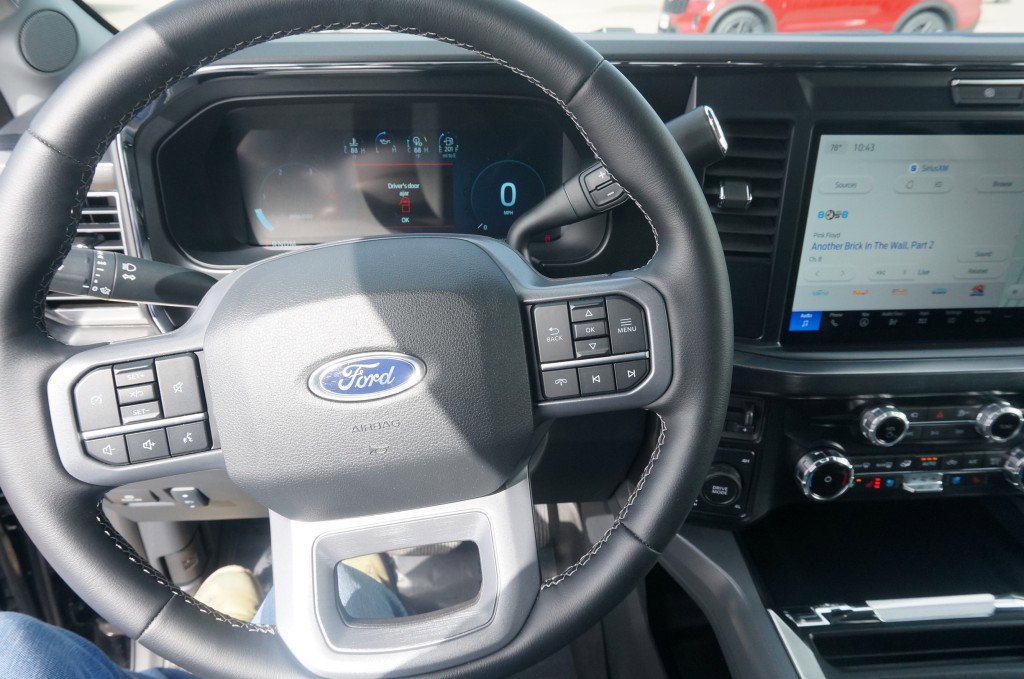 Used 2025 Ford F350 Lariat w/ Black Appearance Package AWD/4WD image 12