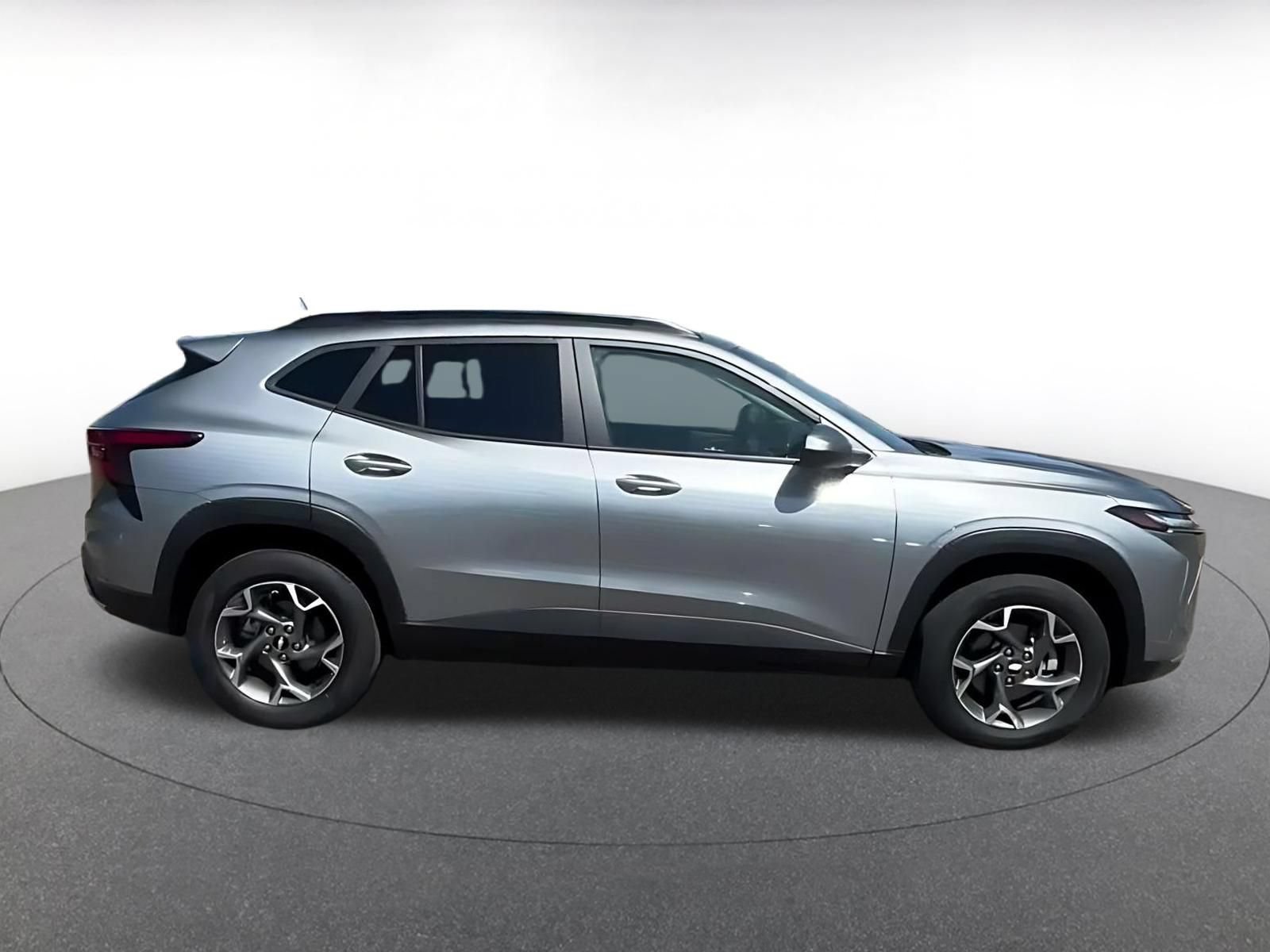 Used 2025 Chevrolet Trax LT FWD image 15