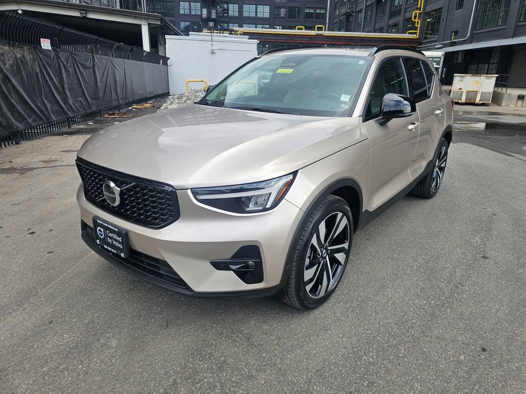 Certified 2023 Volvo XC40 B5 Plus w/ Climate Package