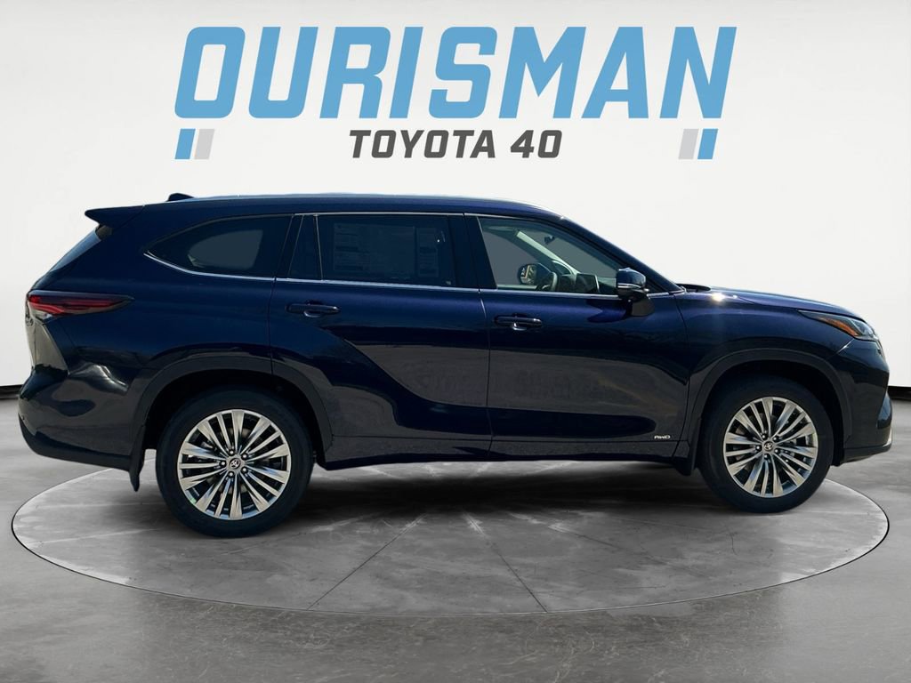 New 2026 Toyota Highlander Platinum image 8