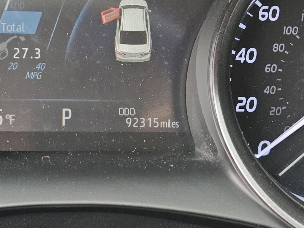 Used 2021 Toyota Camry SE w/ Cold Weather Package image 22