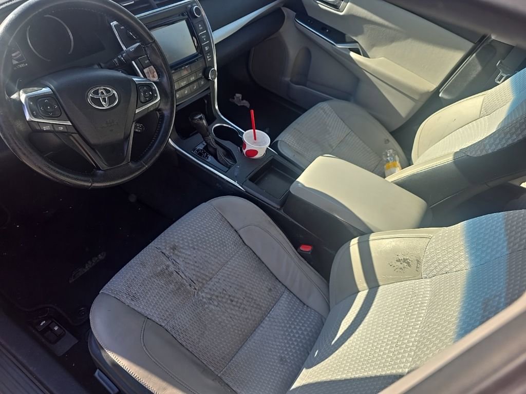 Used 2015 Toyota Camry SE w/ Moonroof Package image 12