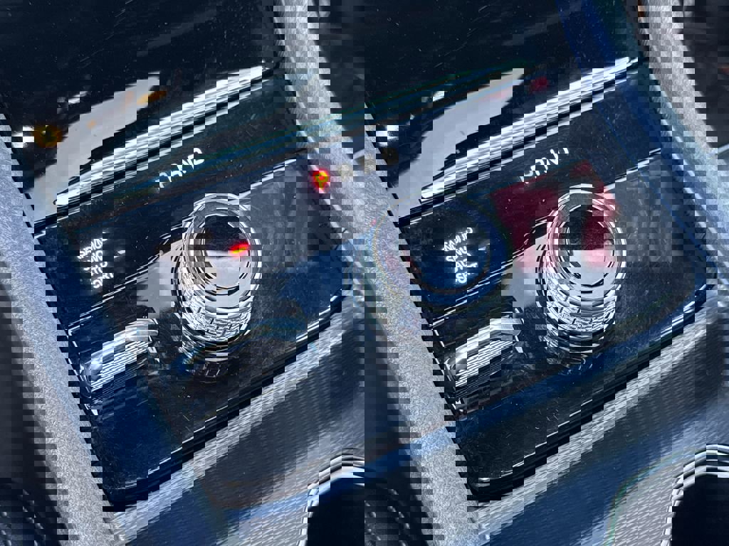 Used 2024 Jeep Grand Cherokee L Limited w/ Luxury Tech Group II image 30