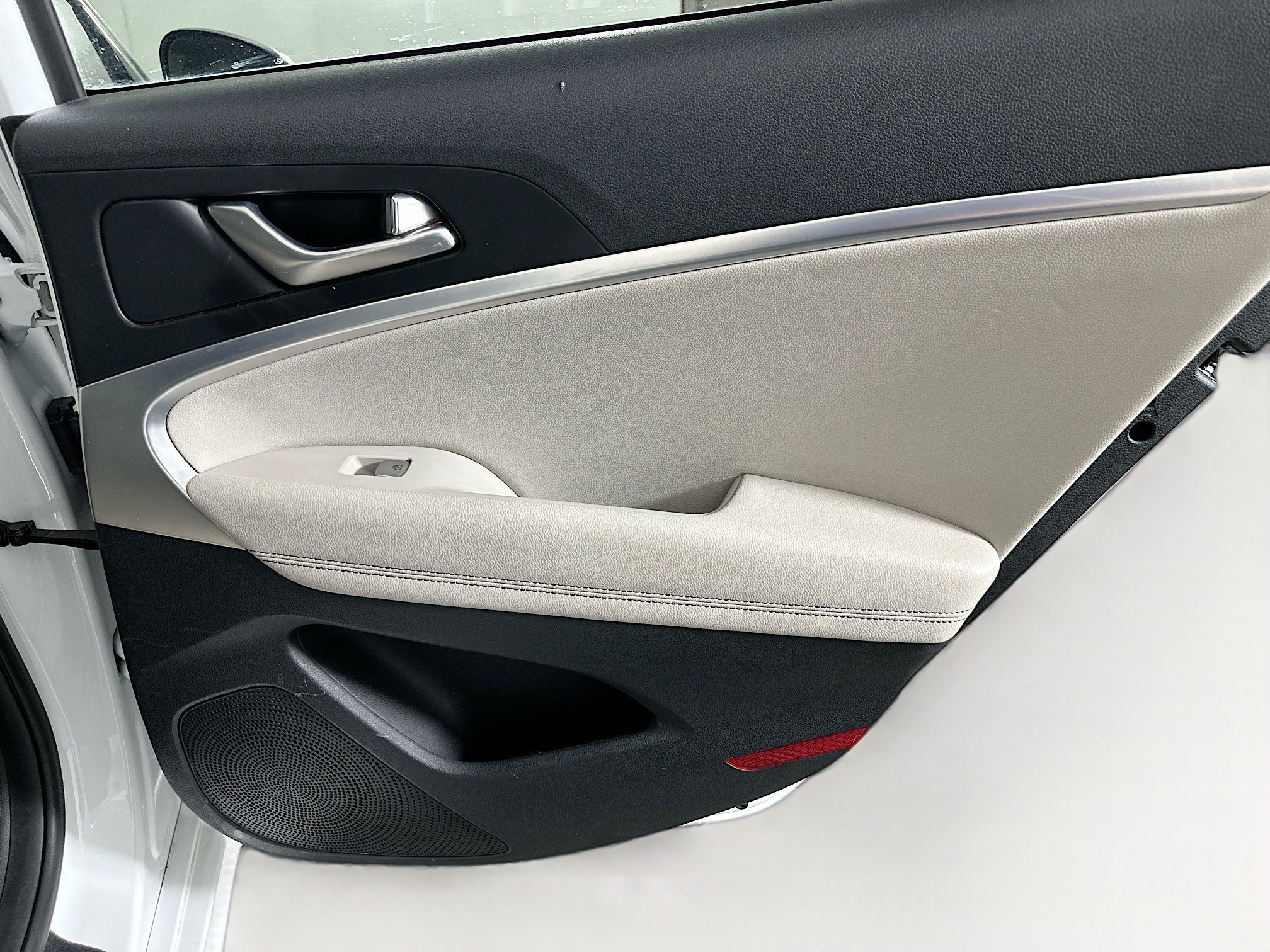 Used 2022 Genesis G70 2.0T image 29