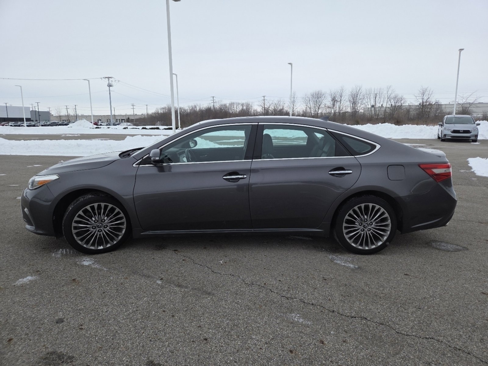 Used 2016 Toyota Avalon Limited image 16