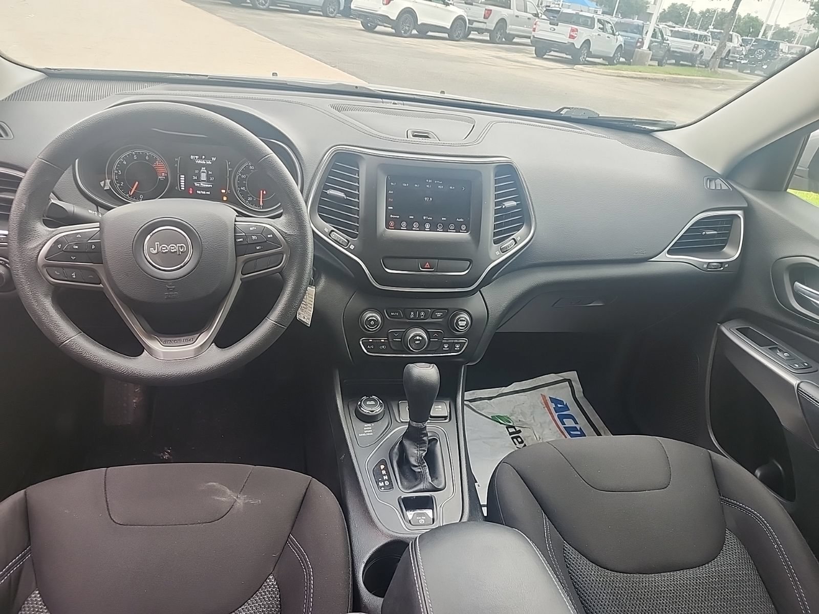 Used 2019 Jeep Cherokee Latitude w/ Popular Appearance Group AWD/4WD image 9