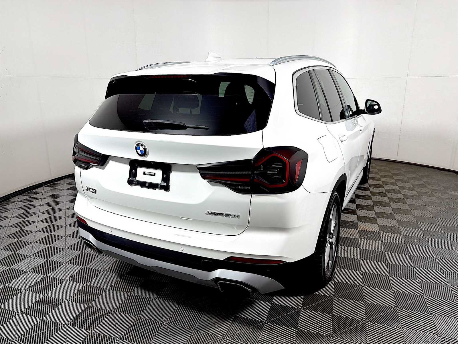 Used 2023 BMW X3 xDrive30i w/ Premium Package AWD/4WD image 6