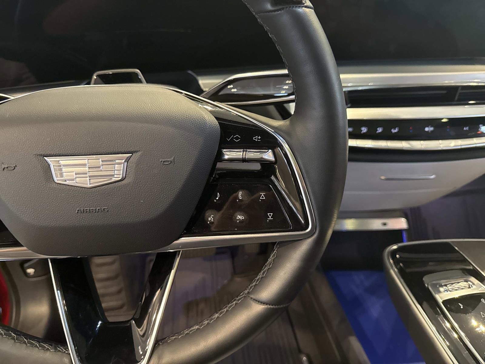 New 2025 Cadillac Lyriq Luxury image 30