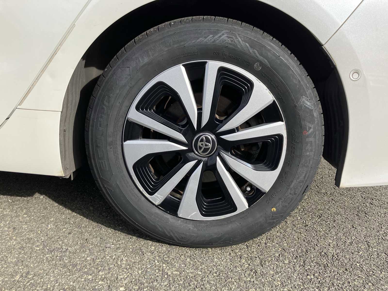 Used 2017 Toyota Prius Prime Plus image 5