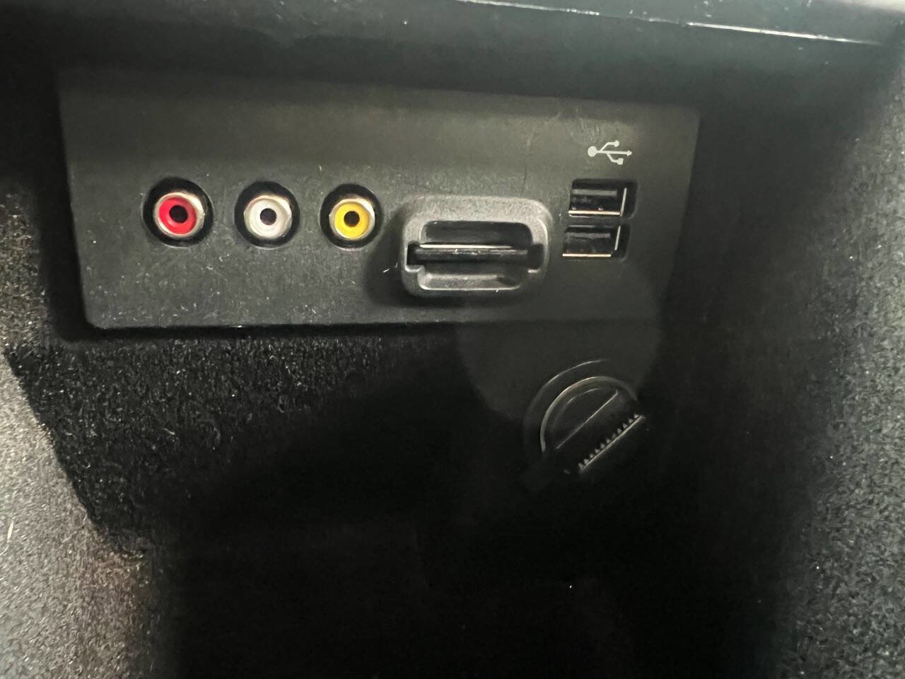 Used 2014 Ford Taurus SEL w/ Equipment Group 201A FWD image 28