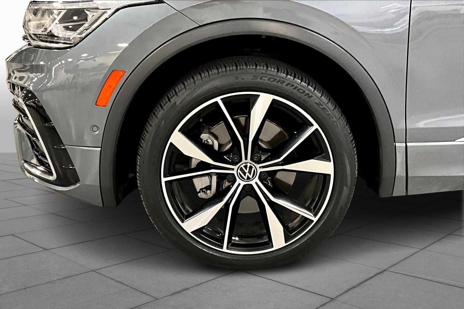 Used 2022 Volkswagen Tiguan SEL R-Line image 10
