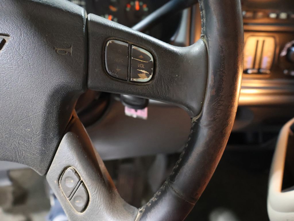 Used 2004 Chevrolet Silverado 3500 4x4 Extended Cab w/ Heavy-Duty Power Package image 28