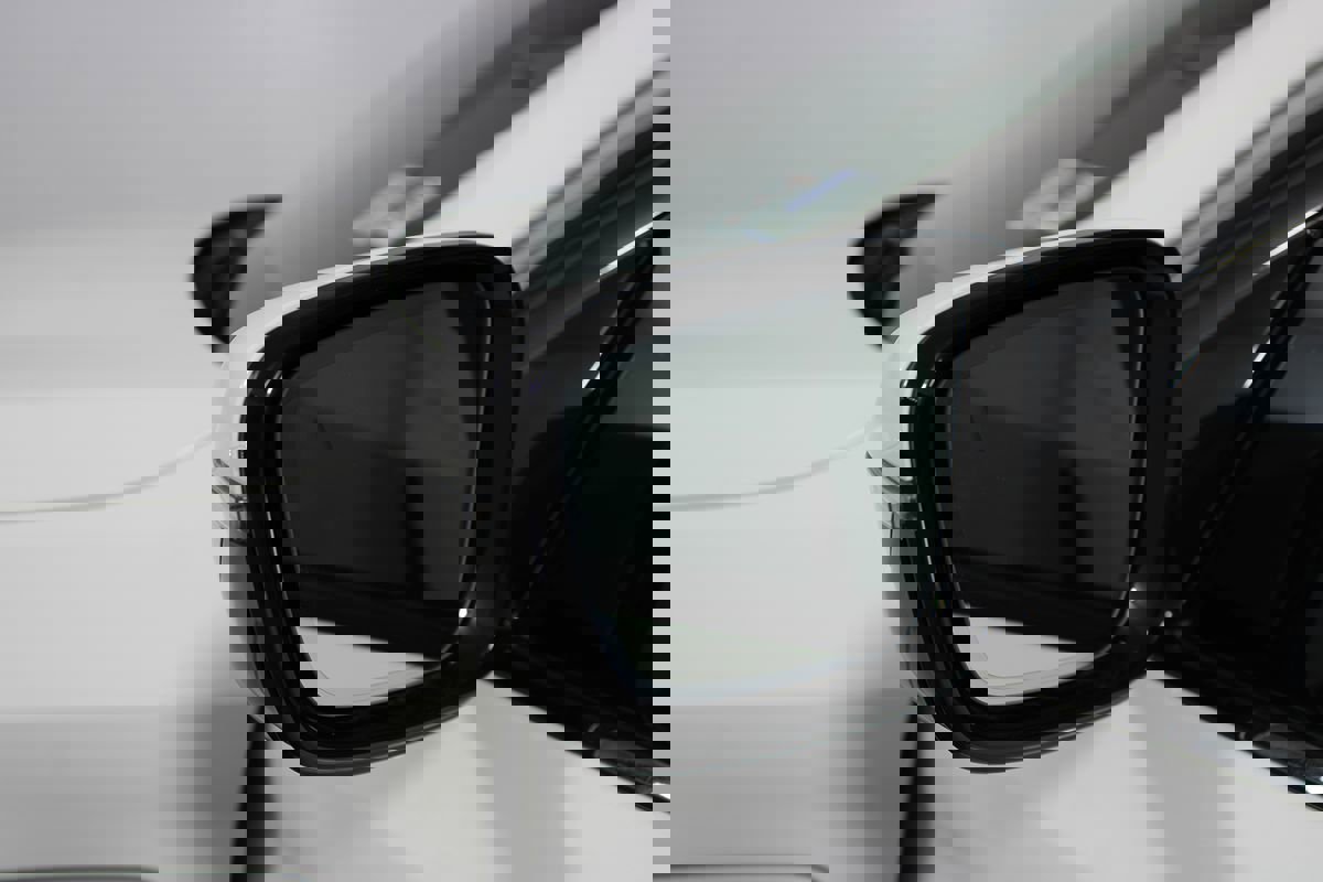 Used 2023 BMW 530e w/ M Sport Package image 28