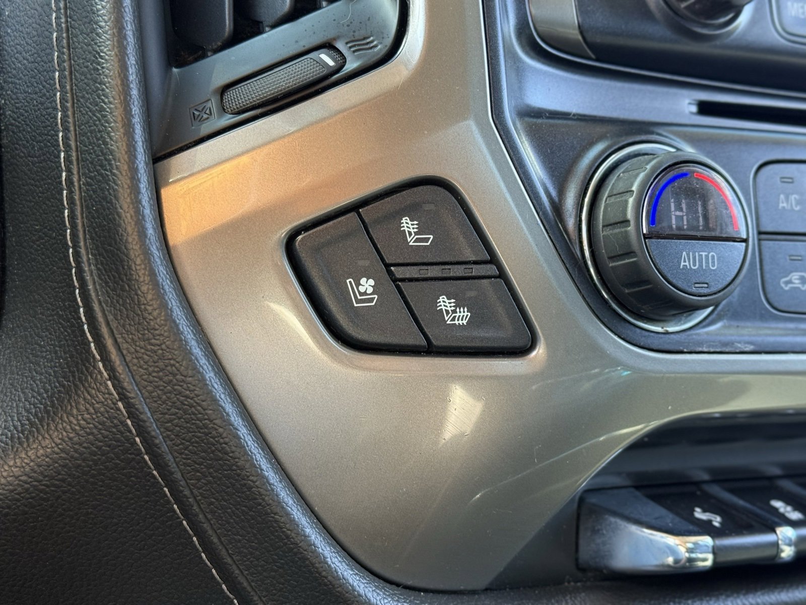 Used 2019 Chevrolet Silverado 2500 High Country w/ Duramax Plus Package image 25