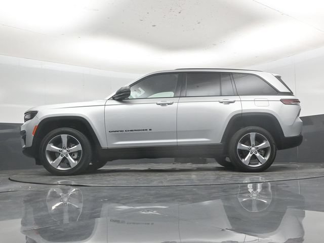 Used 2025 Jeep Grand Cherokee Limited w/ Black Appearance Package AWD/4WD image 56