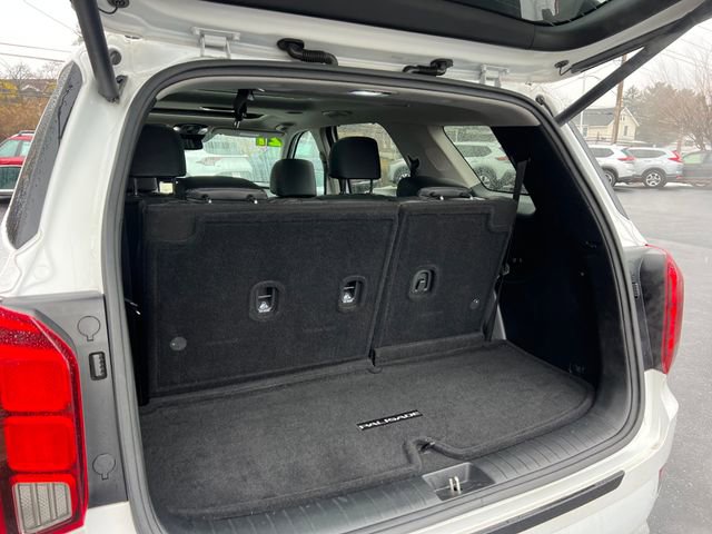 Used 2021 Hyundai Palisade Limited w/ Winter Package AWD/4WD image 14