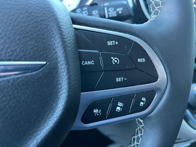 Used 2022 Chrysler Pacifica Touring-L FWD image 28