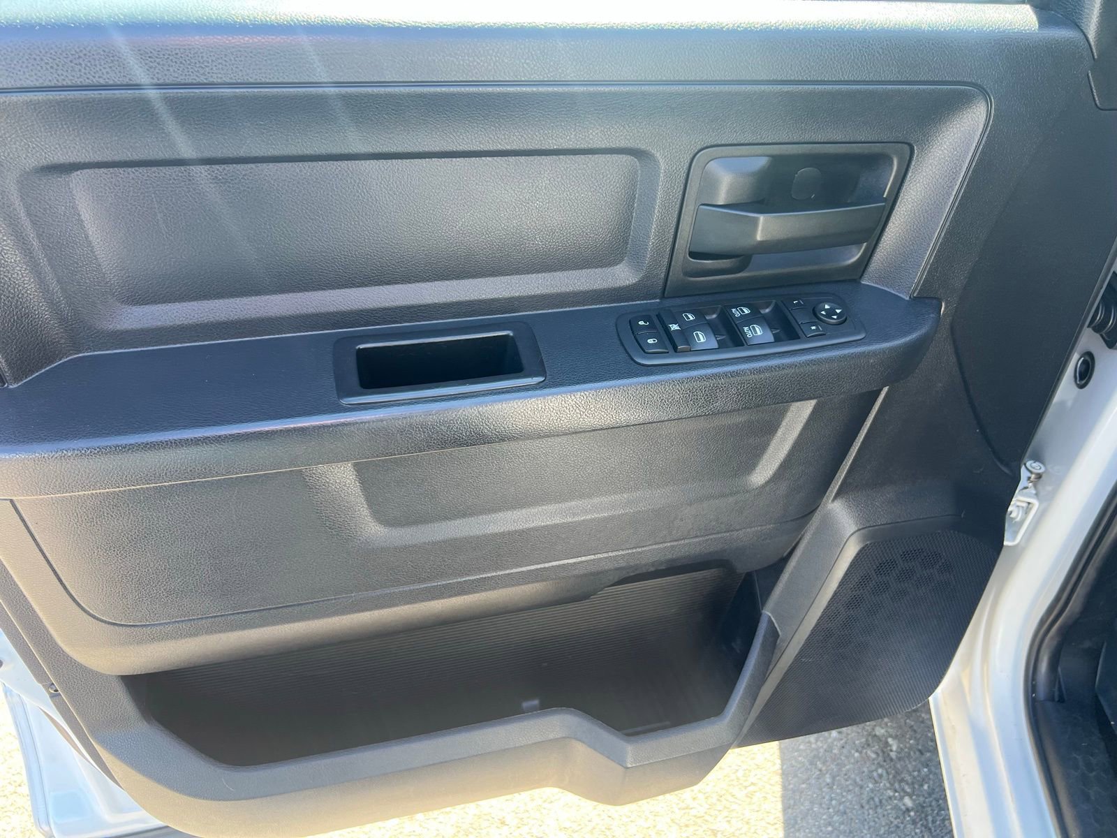 Used 2015 RAM 1500 ST w/ SXT Appearance Group AWD/4WD image 15