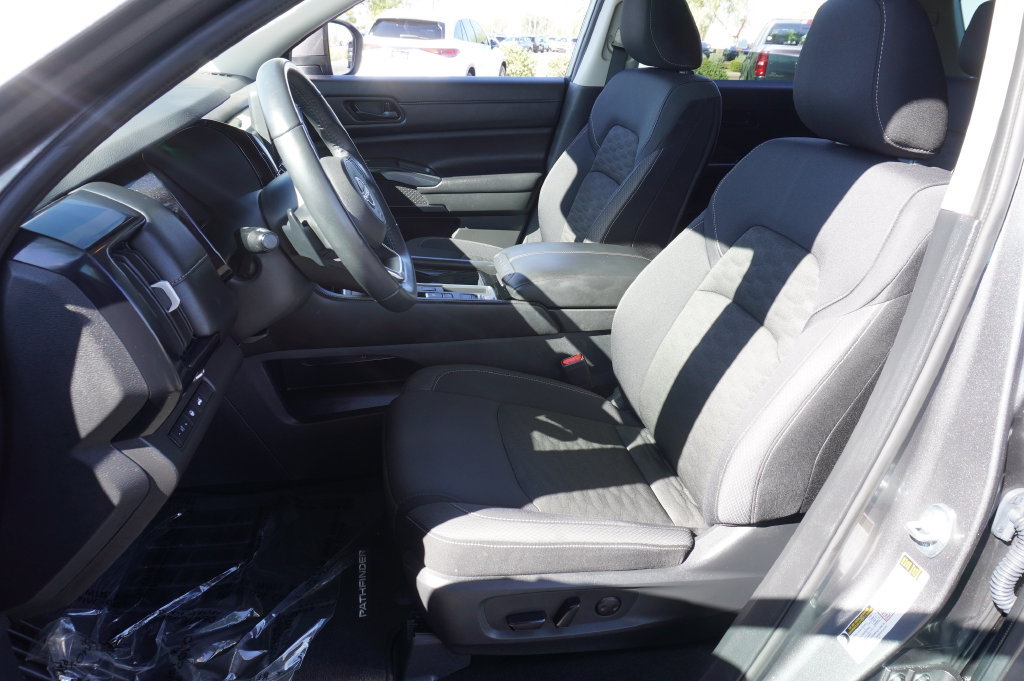 Certified 2025 Nissan Pathfinder SV FWD image 13