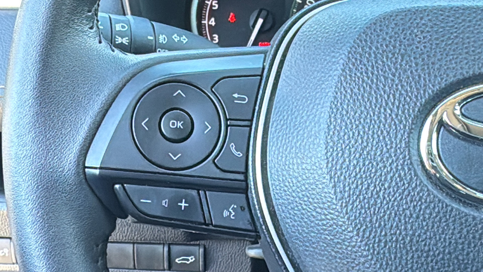 Used 2024 Toyota RAV4 XLE Premium image 19