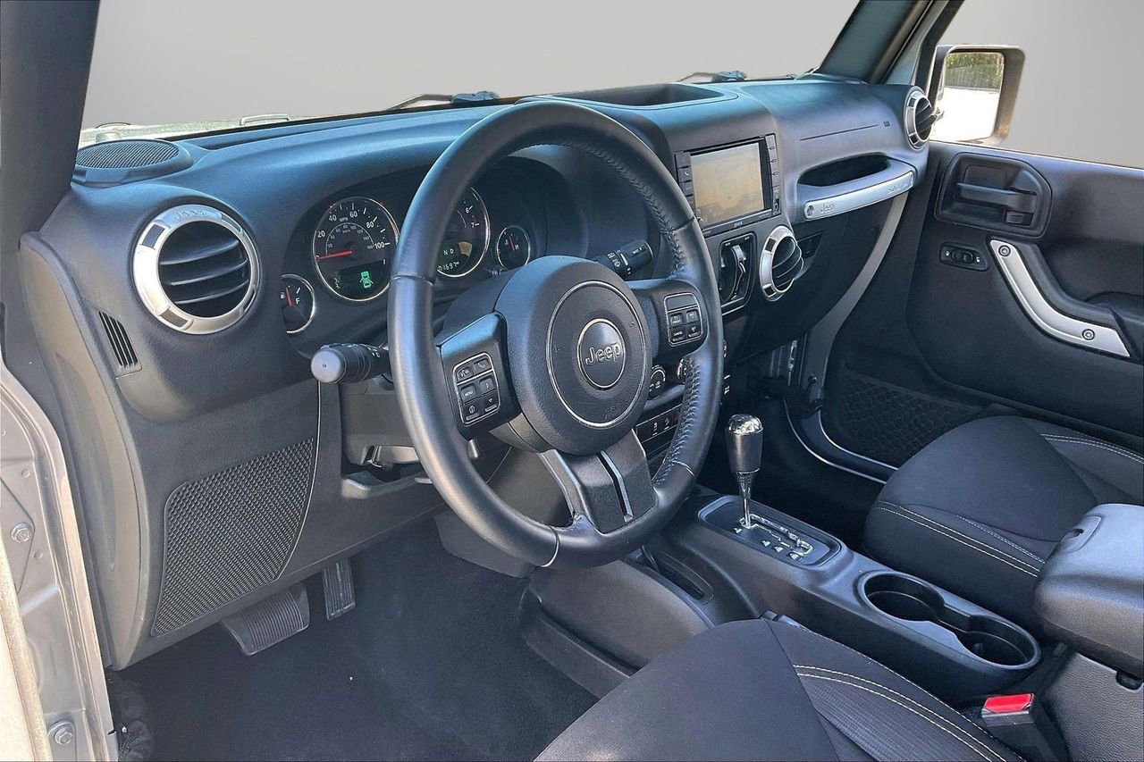 Used 2017 Jeep Wrangler Unlimited Sahara w/ Connectivity Group image 18