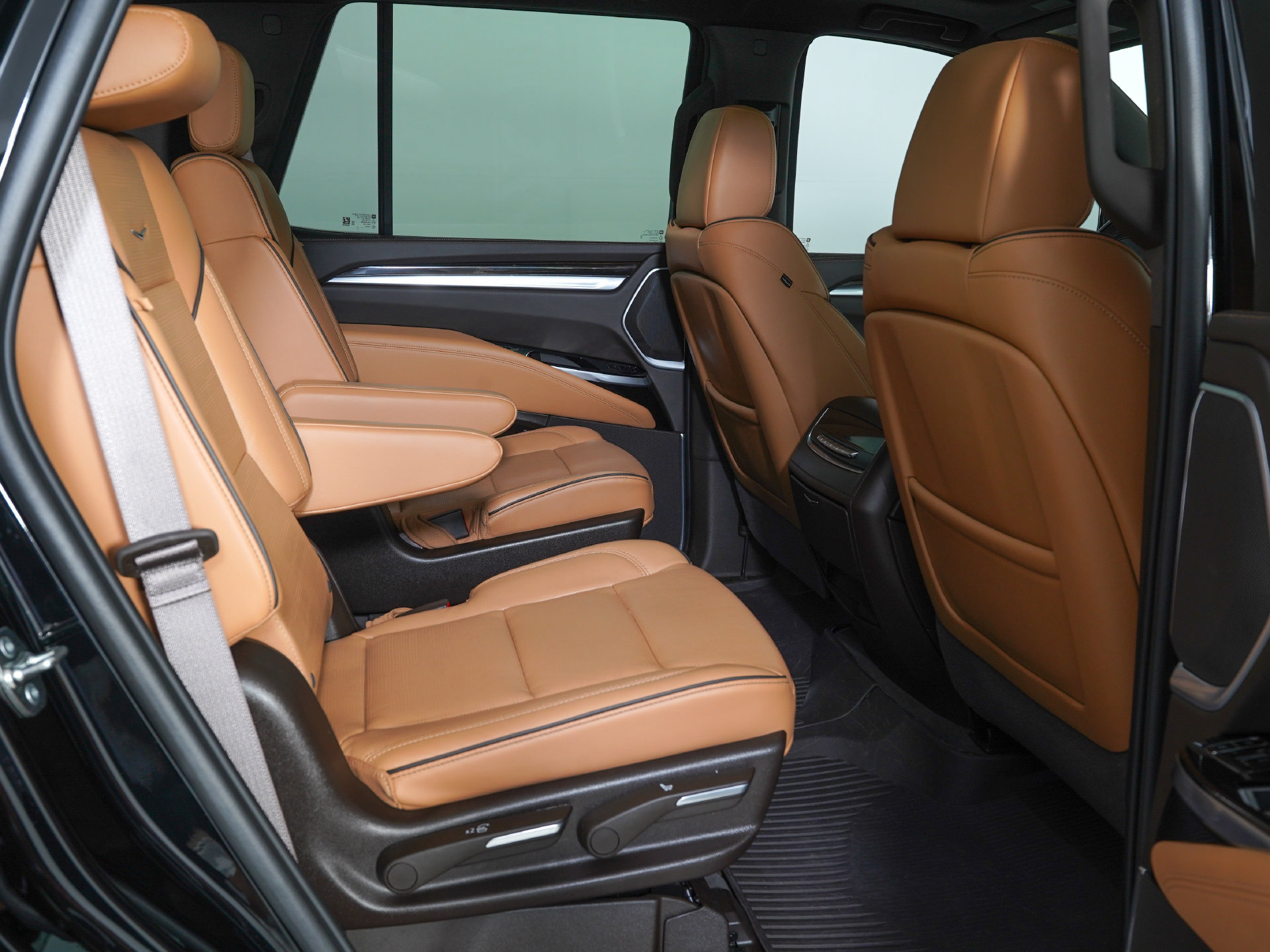 Used 2025 Cadillac Escalade Premium Luxury w/ LPO, Floor Liner Package AWD/4WD image 10