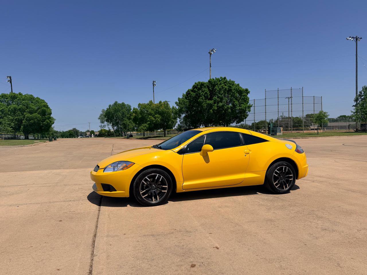 Used 2009 Mitsubishi Eclipse GS FWD image 2