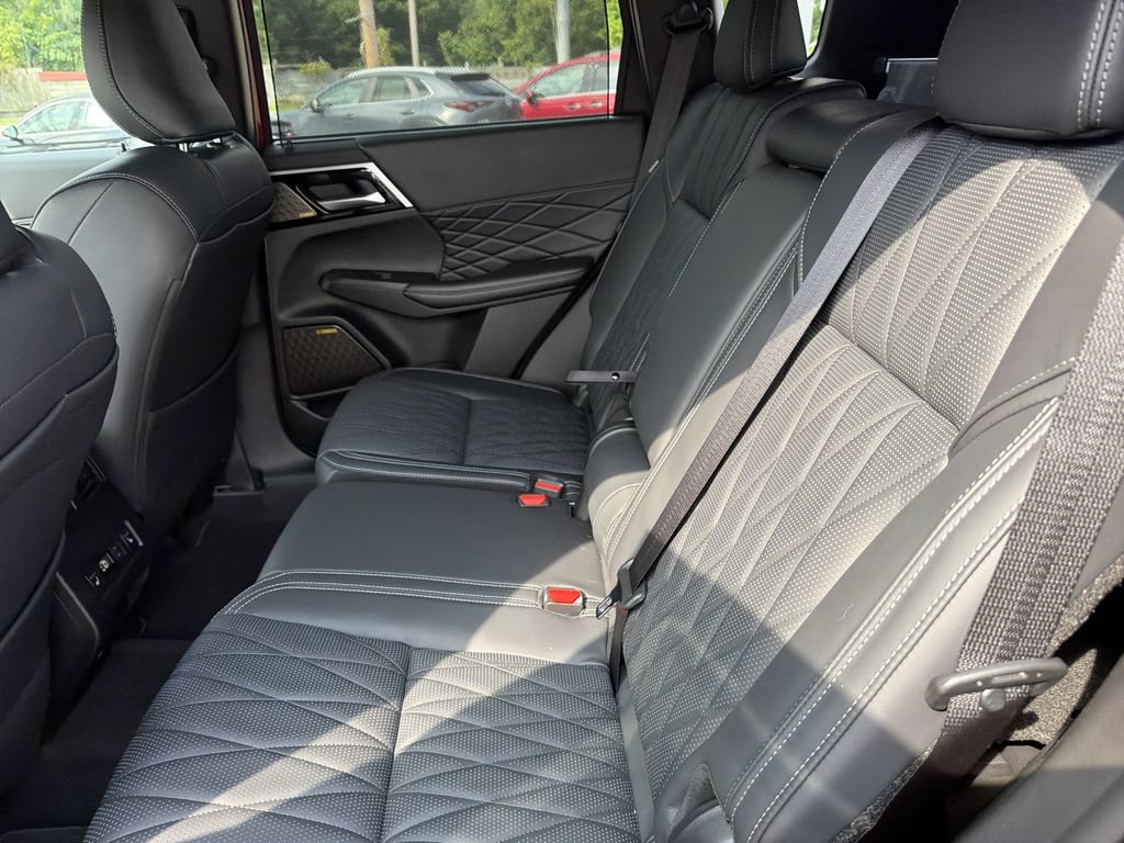 New 2026 Mitsubishi Outlander AWD image 13