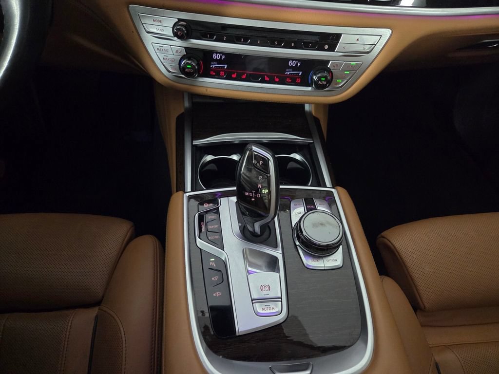 Used 2020 BMW 750i xDrive w/ Autobahn Package AWD/4WD image 12