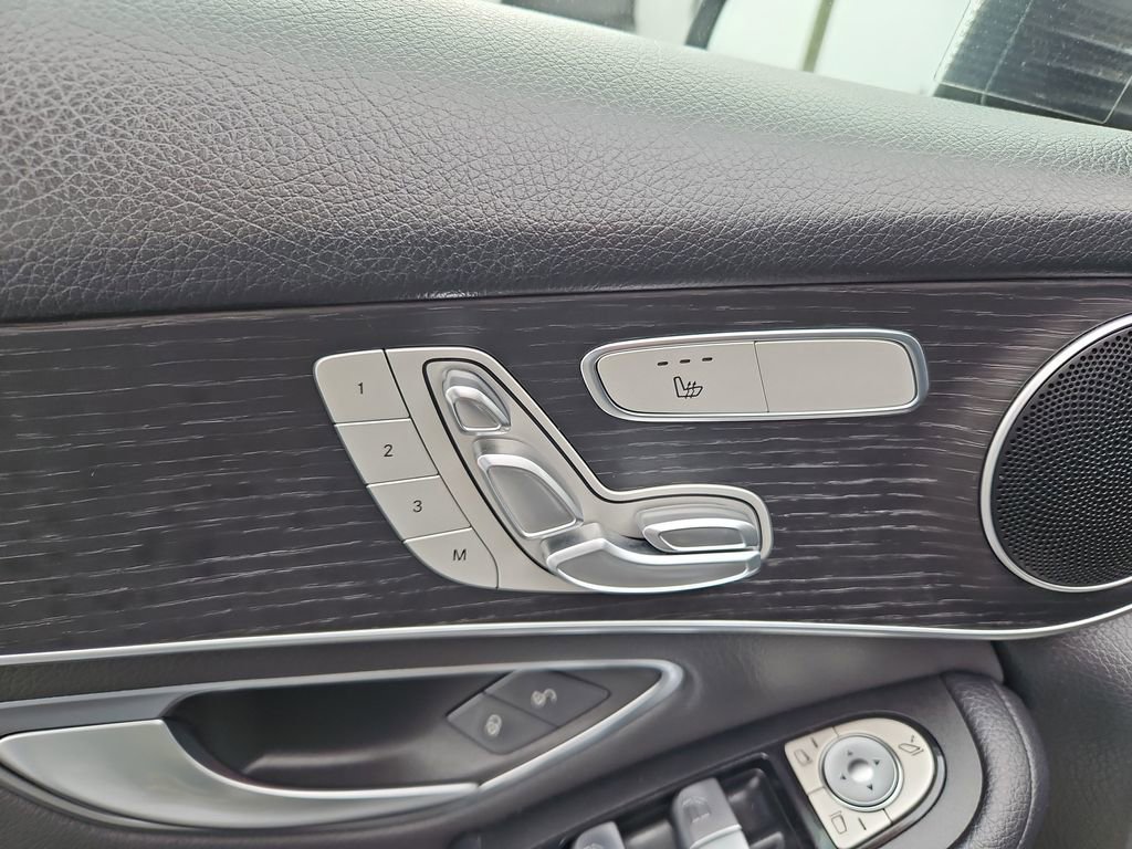 Used 2021 Mercedes-Benz GLC 300 4MATIC image 28