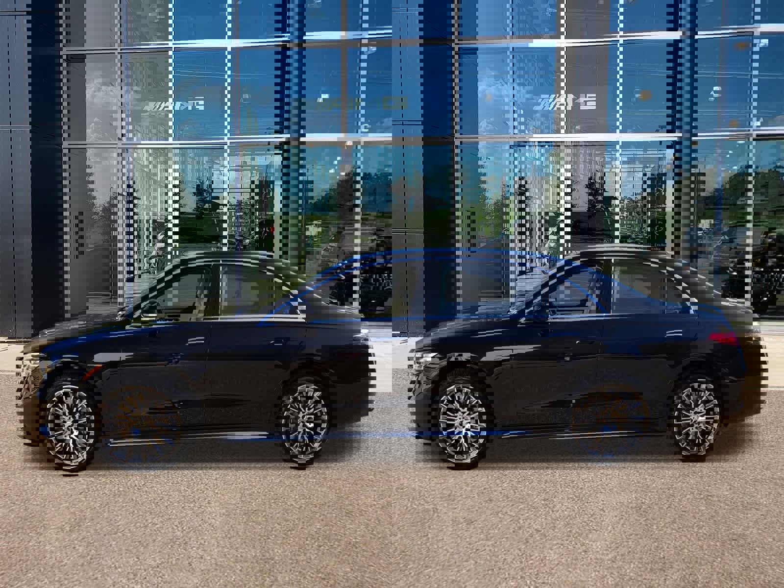 New 2026 Mercedes-Benz S 500 4MATIC image 3