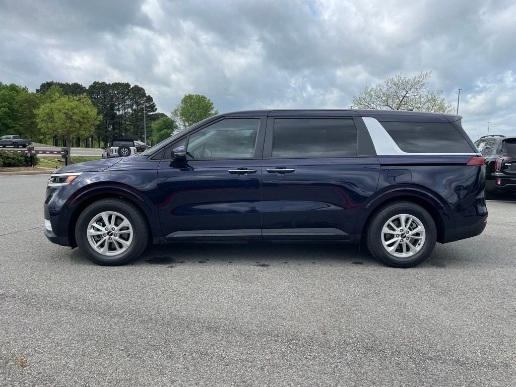 Used 2024 Kia Carnival LX image 4