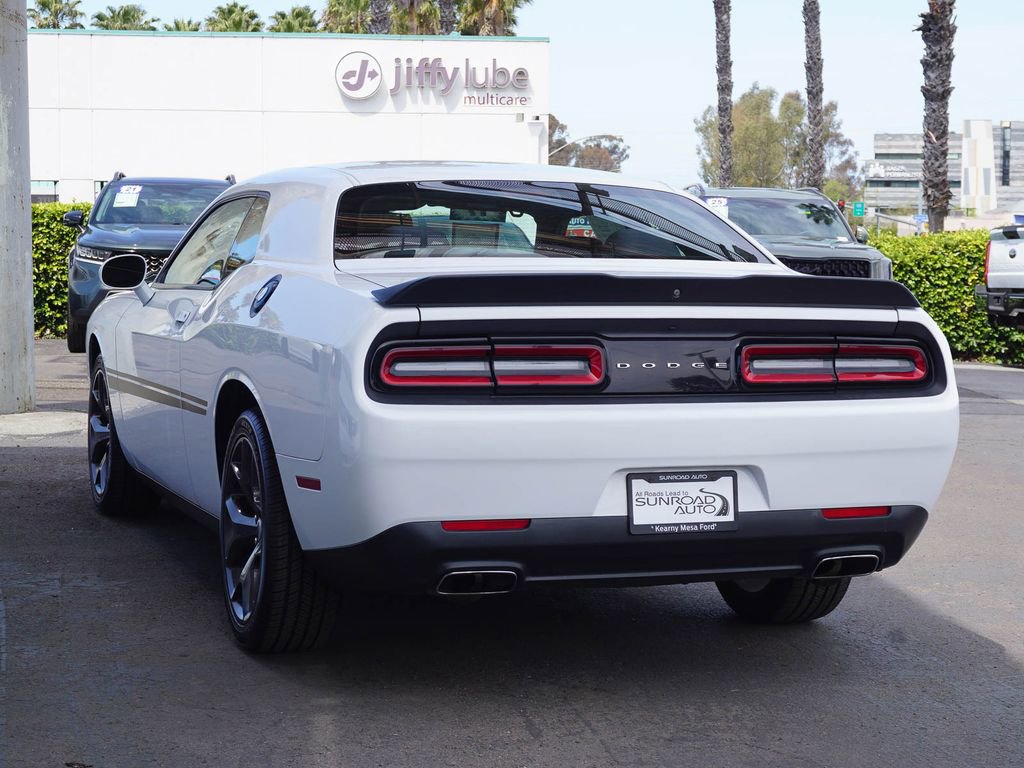 Used 2017 Dodge Challenger SXT RWD image 5