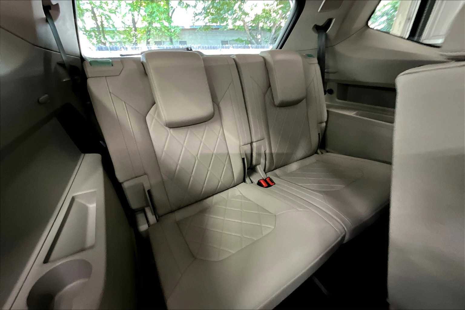 Used 2025 Volkswagen Atlas SEL Premium R-Line image 31