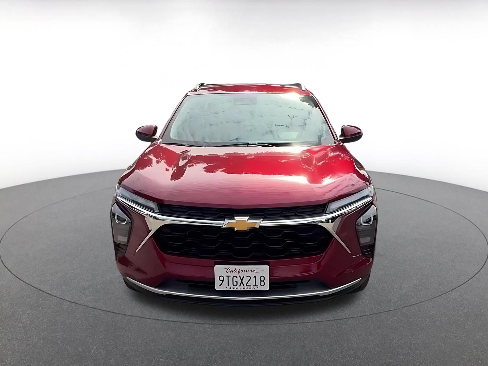 Used 2025 Chevrolet Trax LT w/ LT Convenience Package FWD image 3