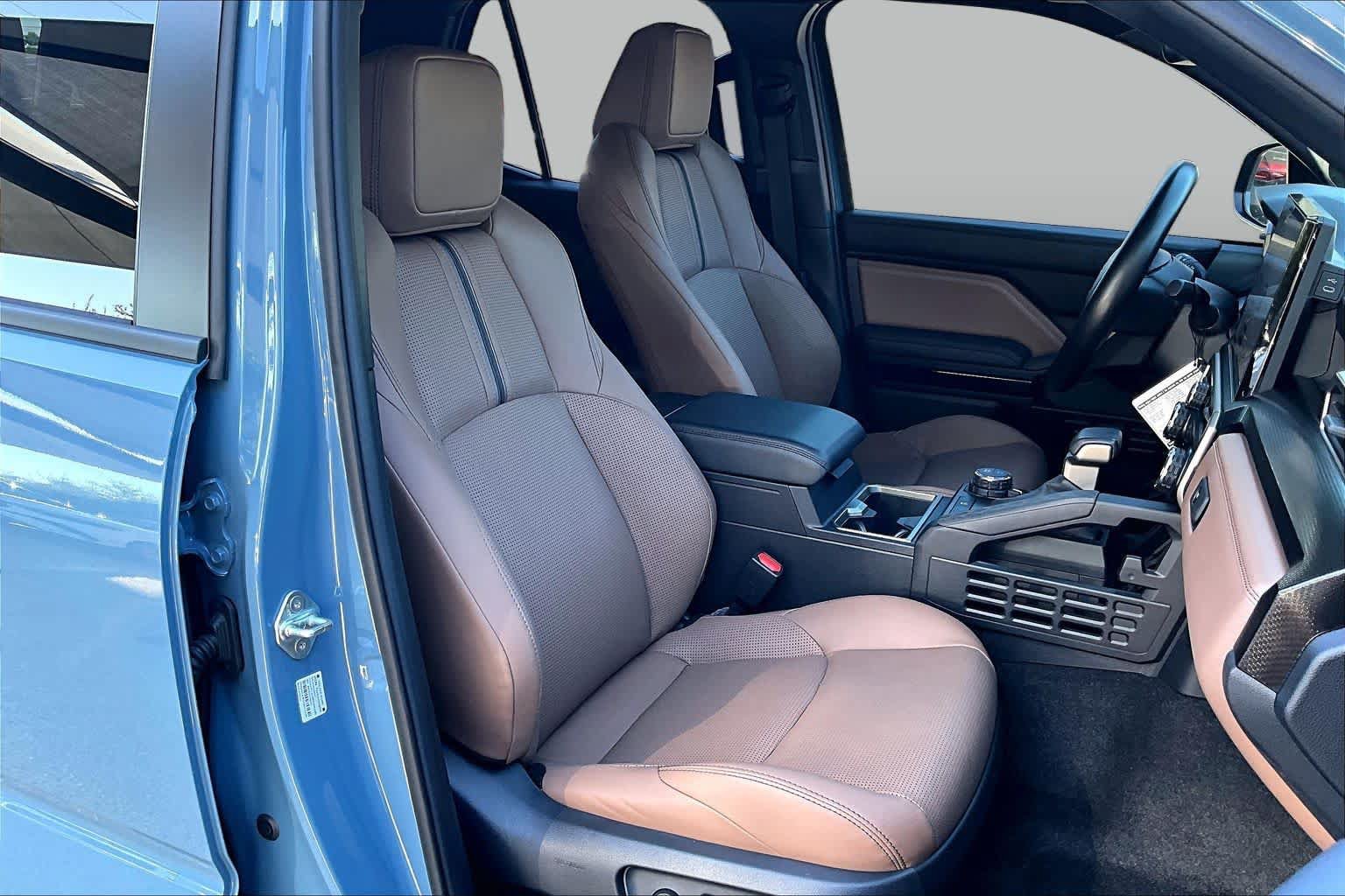Used 2025 Toyota 4Runner Limited AWD/4WD image 9