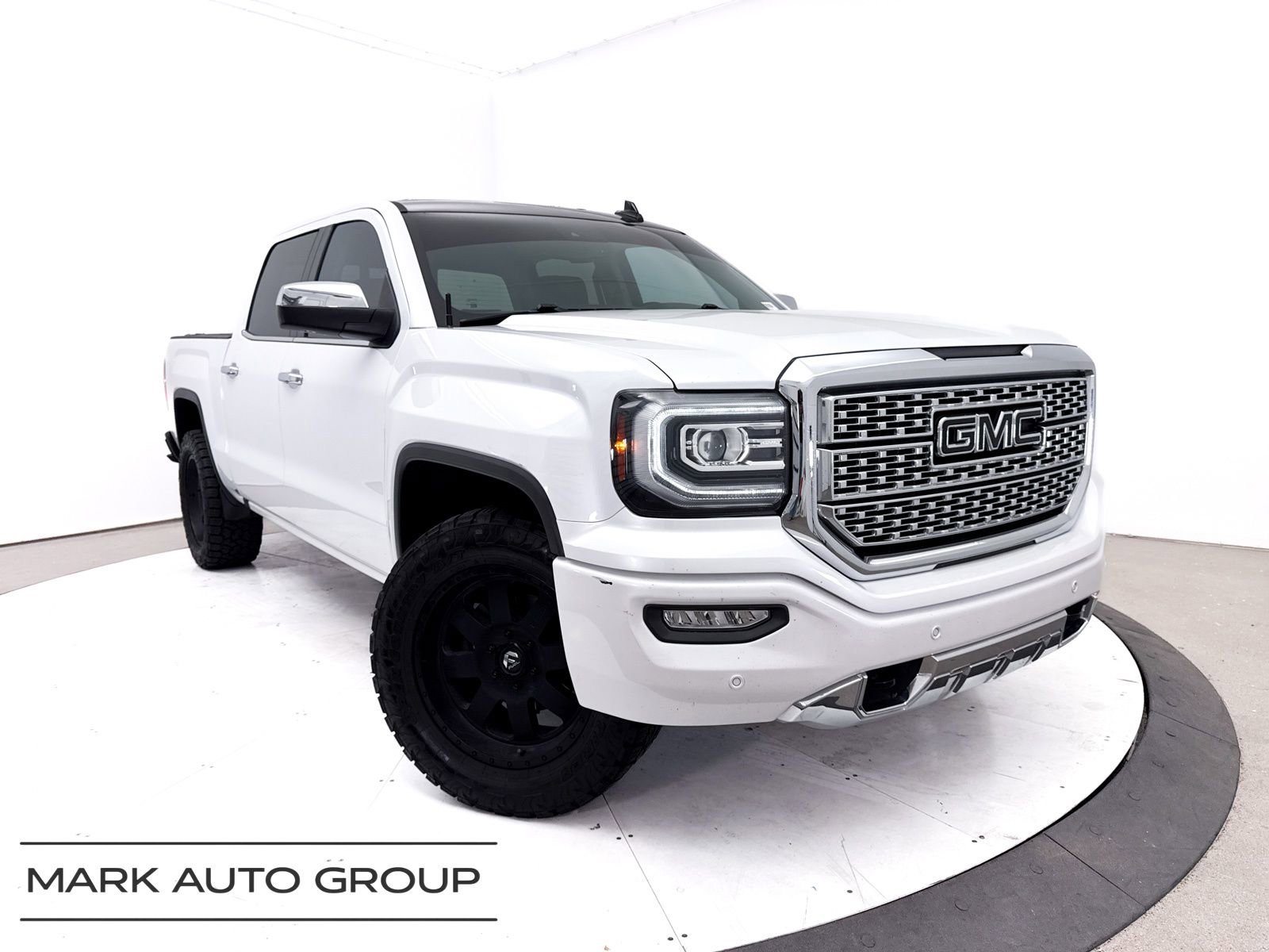 Used 2018 GMC Sierra 1500 Denali AWD/4WD image 1