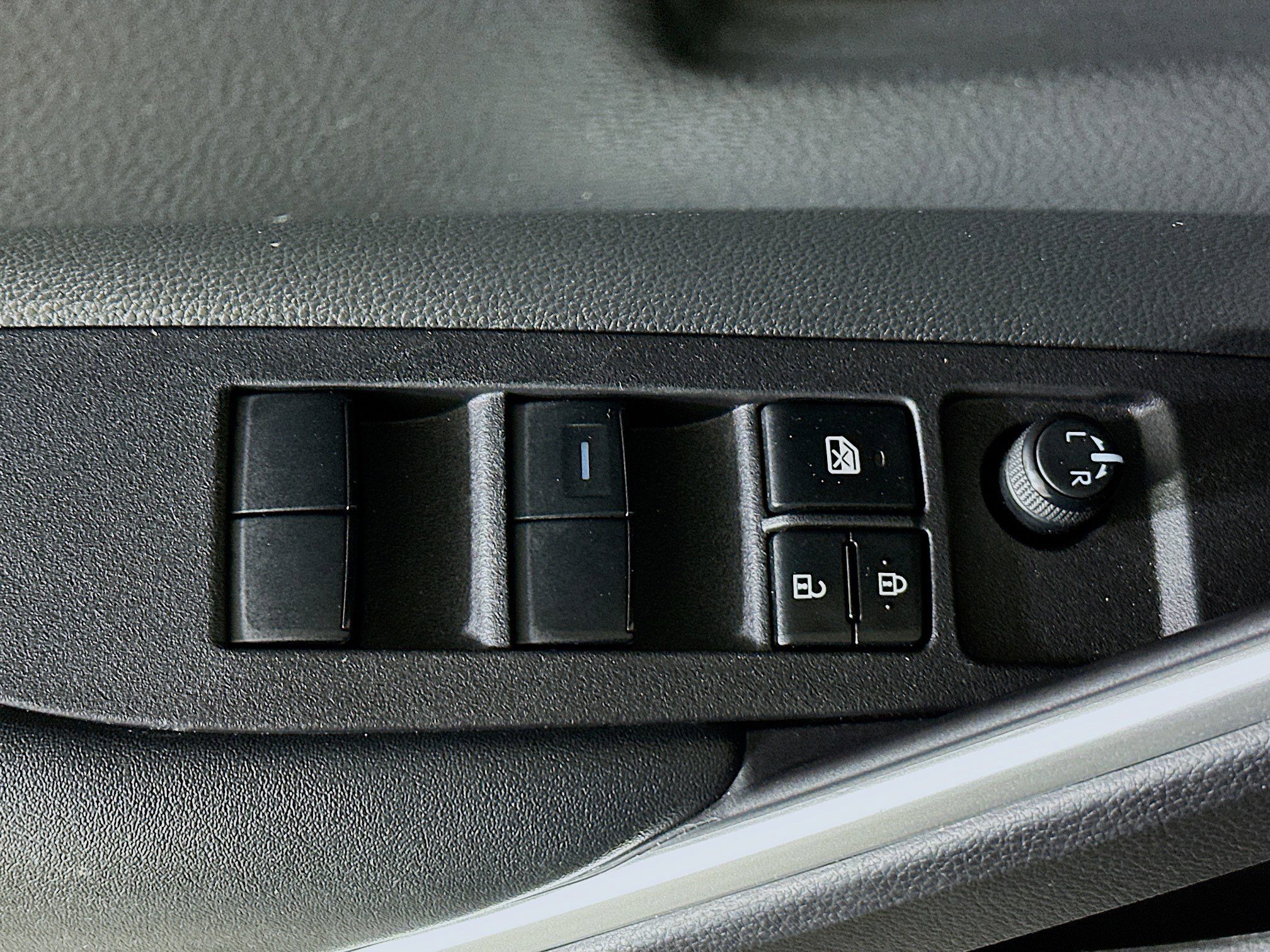 Used 2024 Toyota Corolla Cross SE w/ Moonroof Package image 14