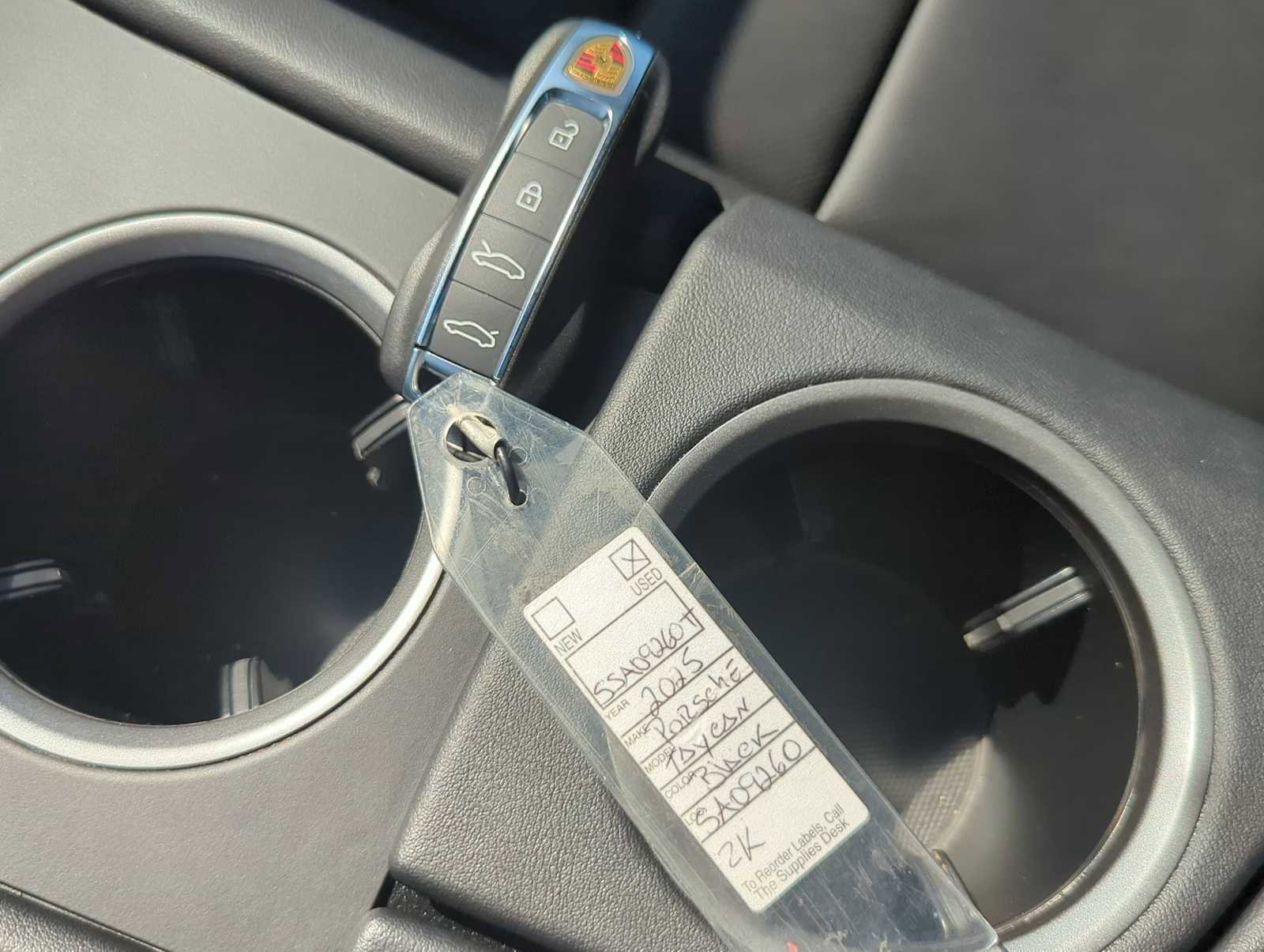 Used 2025 Porsche Taycan image 36