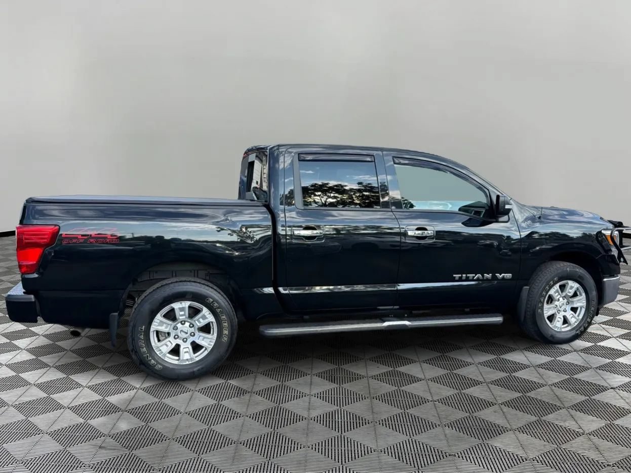 Used 2019 Nissan Titan SV w/ SV Convenience Package AWD/4WD image 5