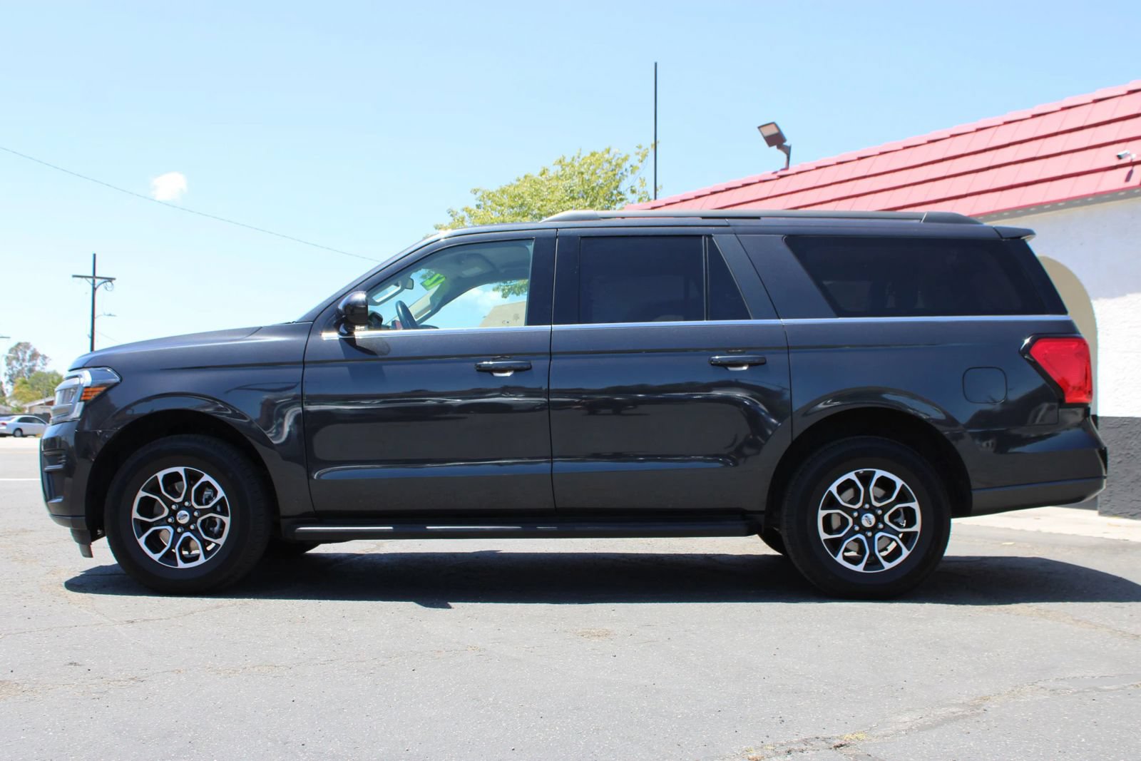 Used 2024 Ford Expedition Max XLT RWD image 42