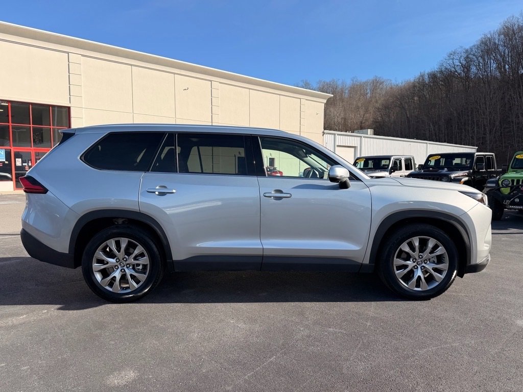 Used 2024 Toyota Grand Highlander Limited image 3
