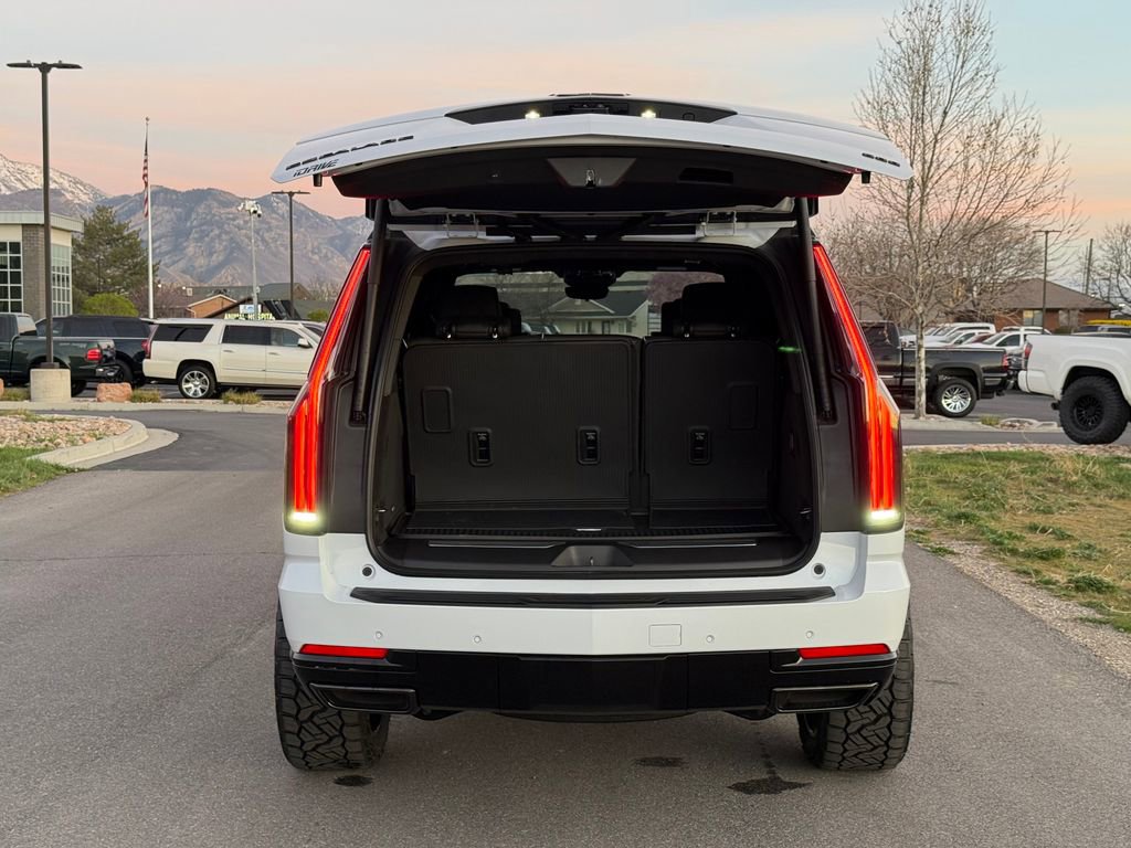 Used 2026 Cadillac Escalade Platinum Sport w/ LPO, ONYX Package image 12