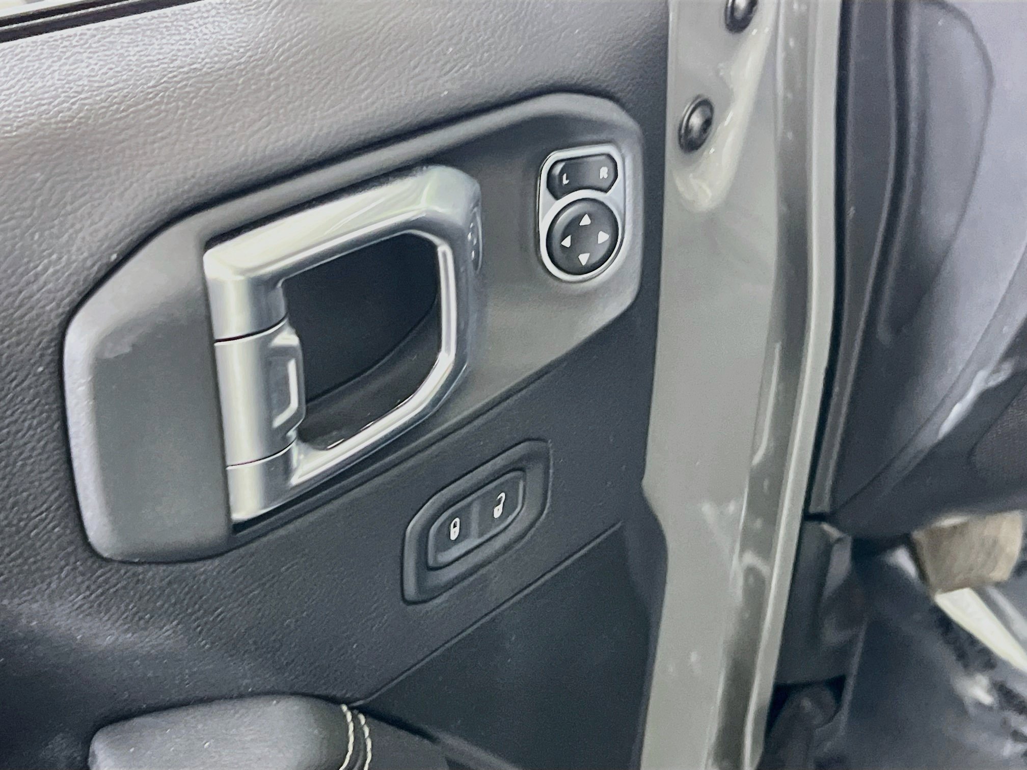 Used 2023 Jeep Wrangler Unlimited Sahara w/ Cold Weather Group AWD/4WD image 18