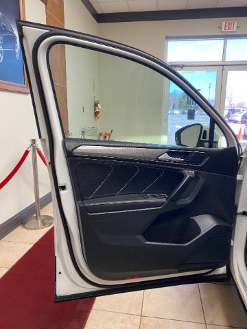 Used 2023 Volkswagen Tiguan SE w/ Panoramic Sunroof Package FWD image 15