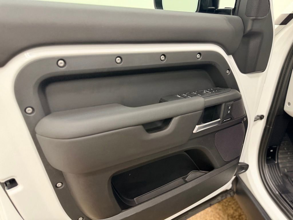 Used 2025 Land Rover Defender 110 S image 10