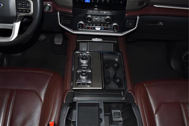 Used 2024 Ford Expedition Limited image 23